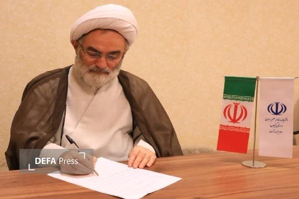 خون شهید، درخت انقلاب را تناورتر میسازد خون شهید، درخت انقلاب را تناورتر میسازد