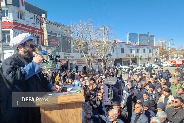 امام جمعه قروه: ملت ایران در مسیر آرمان‌های شهدا عقب‌نشینی نخواهد کرد