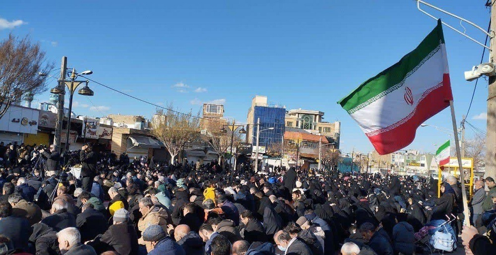 تصاویر۲/ خروش مردم اراک در اولین شب انتقام خون رهبر شهید انقلاب اسلامی