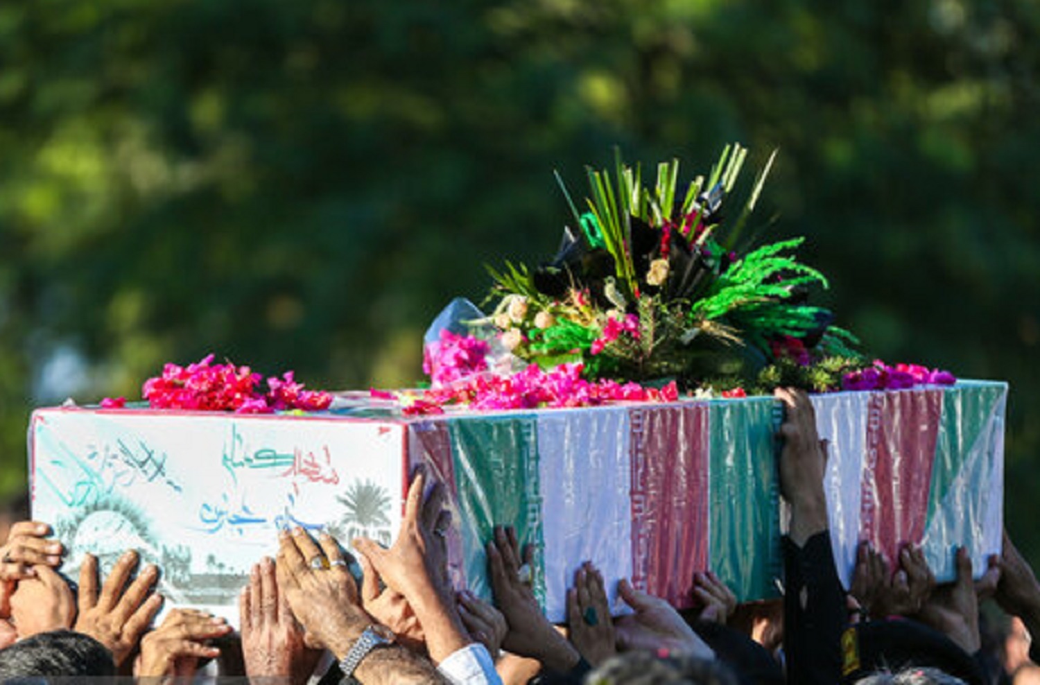 تشییع پیکر ۱ شهید حمله جنایت‌کارانه صهیونیستی - آمریکایی در شهرستان خوی