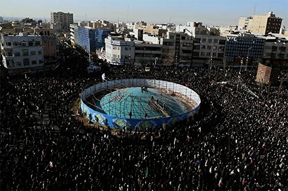 فیلم/ تجمع مردم سوگوار تهران در پی شهادت امام خامنه‌ای (ره)