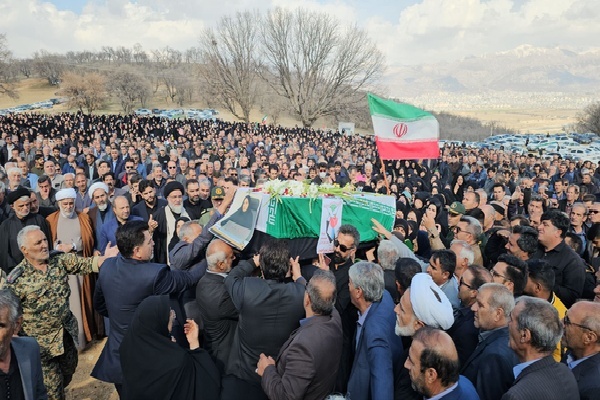 تشییع شهیده «پوران قلی پور» مدیر مدرسه شجره طیبه میناب در یاسوج