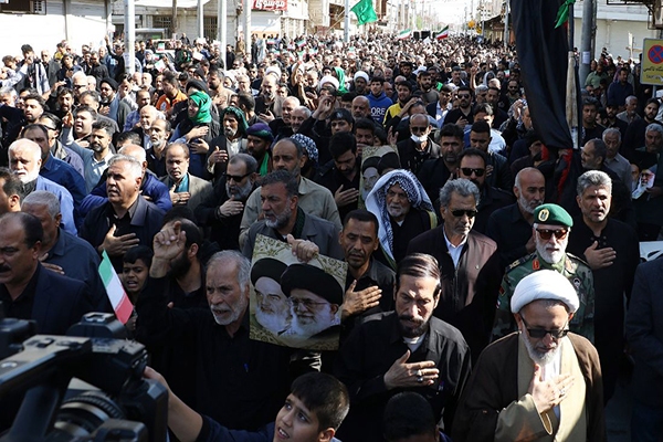 مردم آبادان در خط مقدم دفاع از نظام