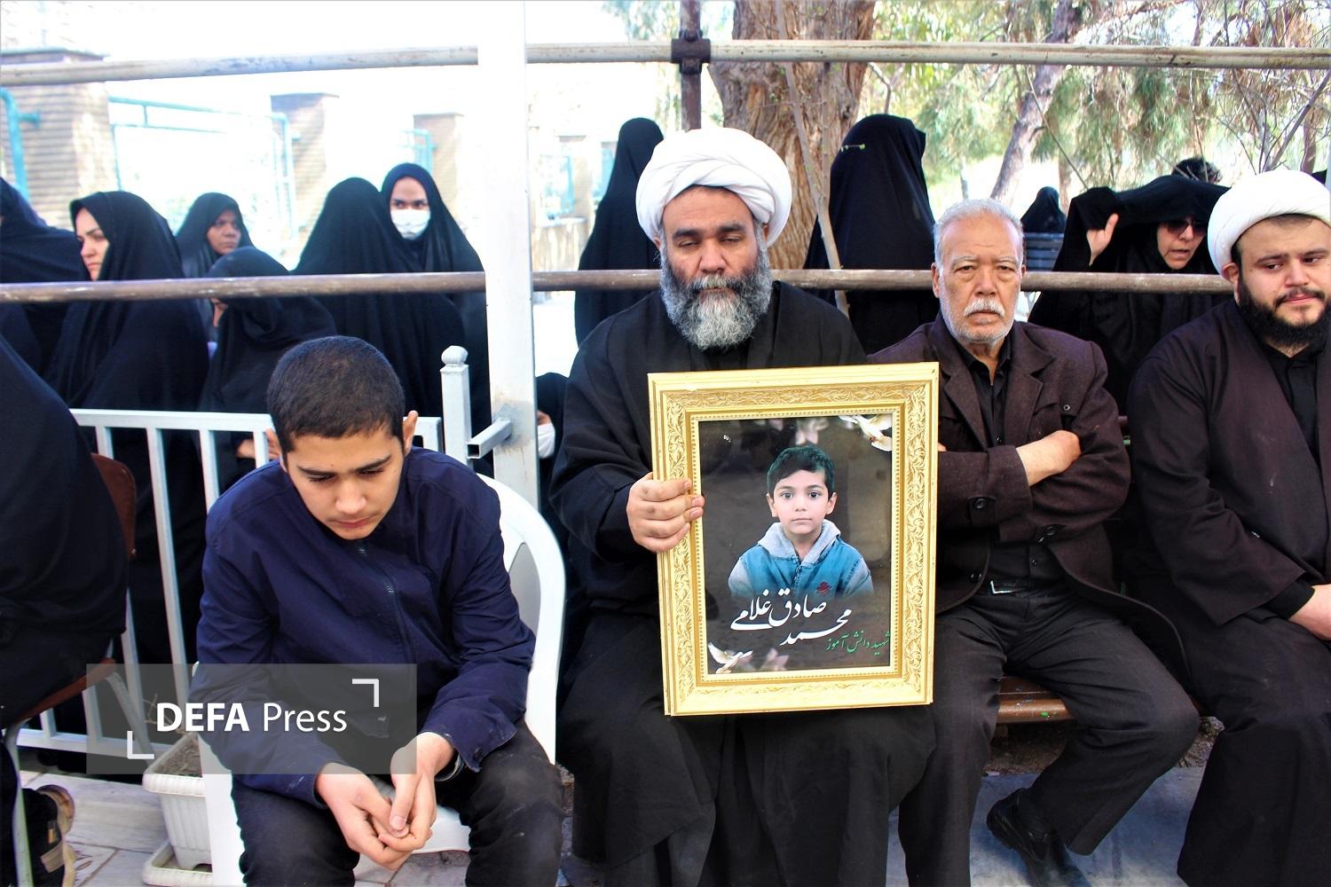 پیکر دانش آموز کلاس اولی مدرسه میناب در قم به خاک سپرده شد