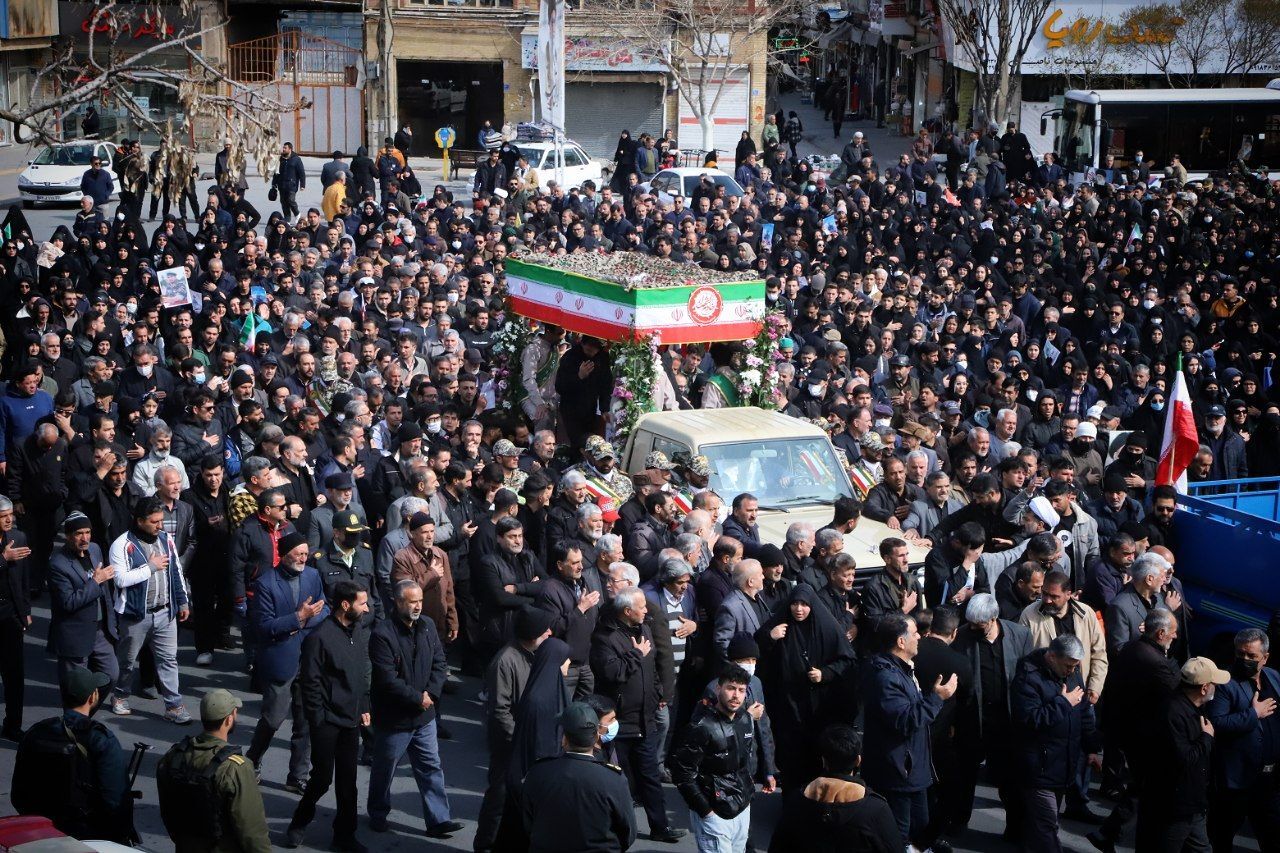 تصاویر/ مراسم تشییع و تدفین شهید عباس مبینی از شهدای جنایت آمریکایی و صهیونی