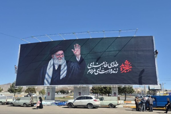 فیلم/ دیوارنگاره ولیعصر (عج) زنجان به یاد رهبر شهید