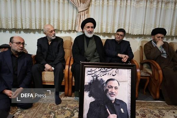دیدار استاندار و نماینده ولیفقیه با خانواده معظم شهید دکتر اردشیر رئیسی دیدار استاندار و نماینده ولیفقیه با خانواده معظم شهید دکتر اردشیر رئیسی