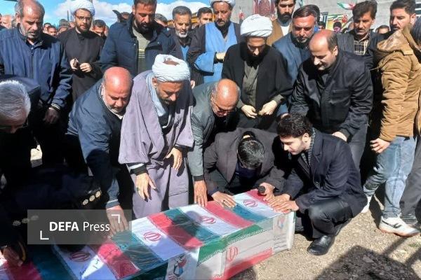 تصاویر/ تشییع پیکر شهید «امیرحسین رزاقی» در قروه درگزین + تصاویر