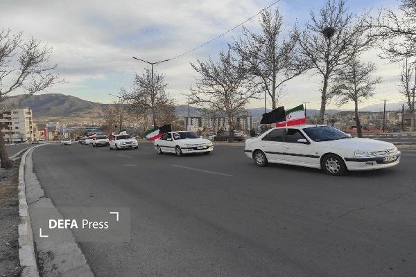 کاروان خودرویی مردم کردستان در حمایت از رزمندگان اسلام برگزار شد کاروان خودرویی مردم کردستان در حمایت از رزمندگان اسلام برگزار شد