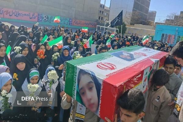 دانش‌آموزان قروه‌ای همکلاسی شهیدشان را بدرقه کردند