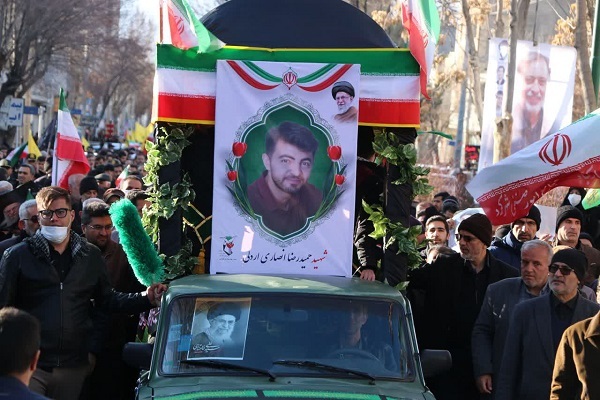 پیکر شهید «حمیدرضا انصاری اردلی» در شهرکرد تشییع شد