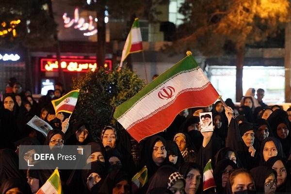 میهندوستان با پرچمهایشان دیوار صهیونیستی را لرزاندند میهندوستان با پرچمهایشان دیوار صهیونیستی را لرزاندند