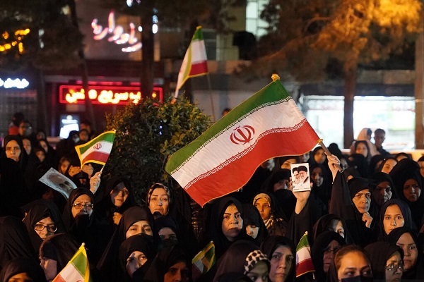 میهن‌دوستان با پرچم‌هایشان دیوار صهیونیستی را لرزاندند