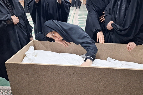 فیلم/ وداع خانواده‌ها با پیکر شهدا در معراج شهدای اهواز