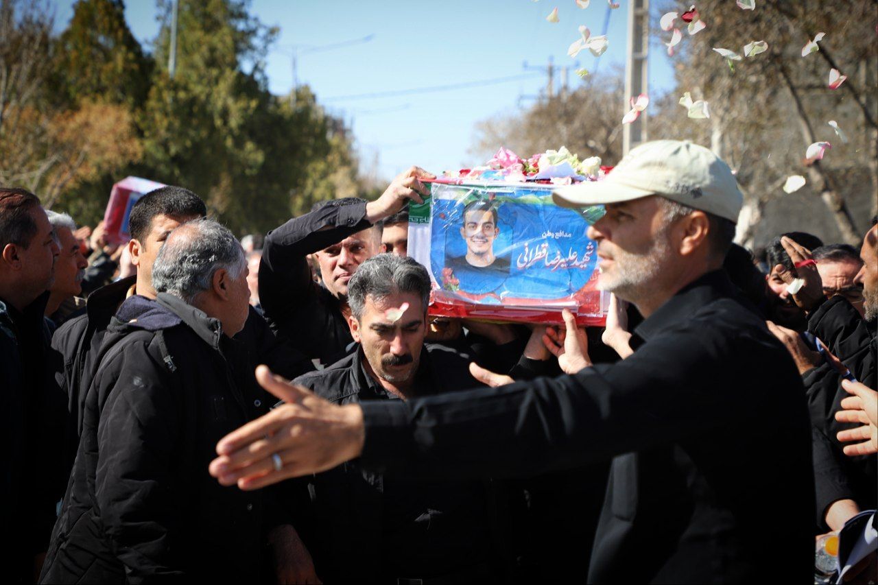 تصاویر/ مراسم تشییع پیکر مطهر شهدای شهرستان خمین زیر آتش دشمن