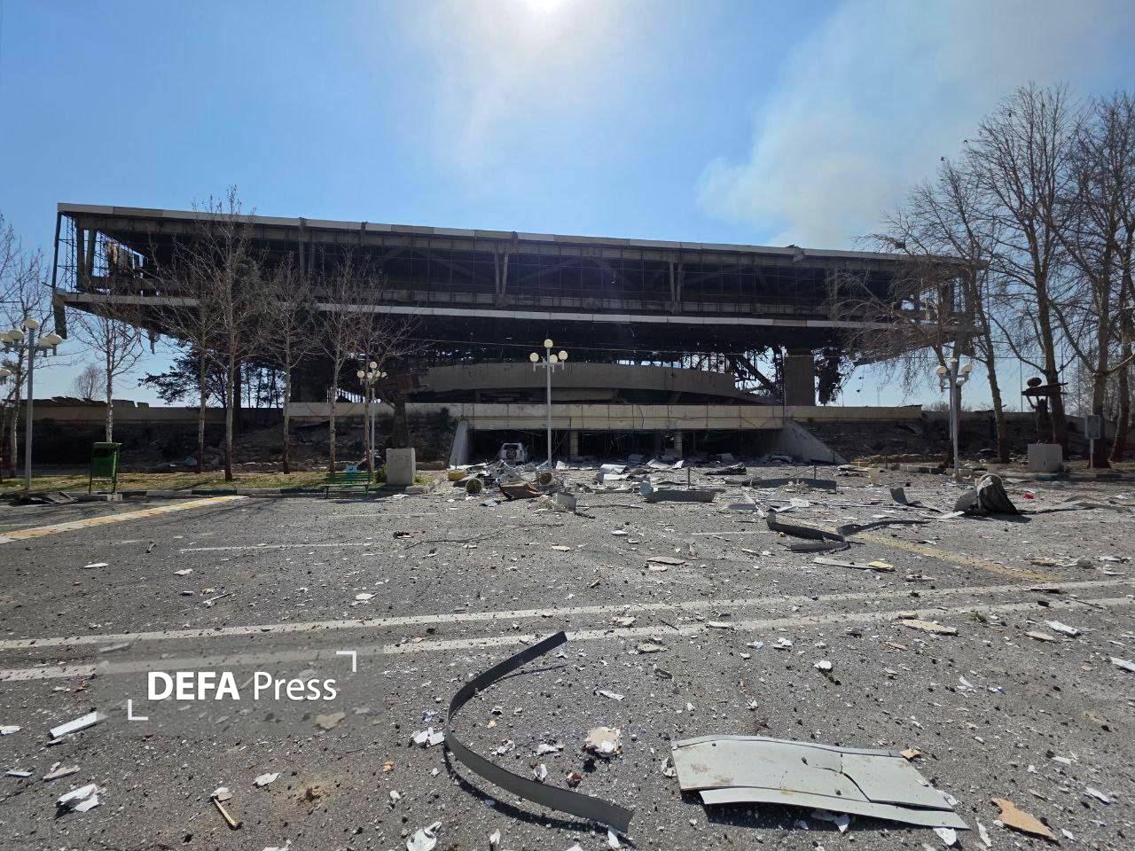 تخریب سالن دوازده هزار نفری آزادی در پی حملات آمریکا و رژیم صهیونی+ عکس