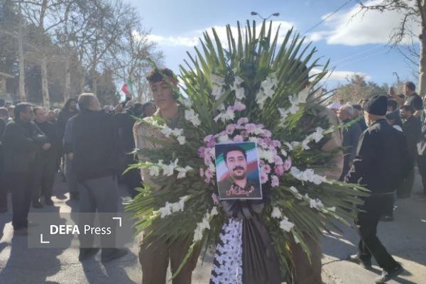 تشییع پیکر دو شهید حمله تروریستی آمریکا و رژیم صهیونیستی در نهاوند + تصاویر