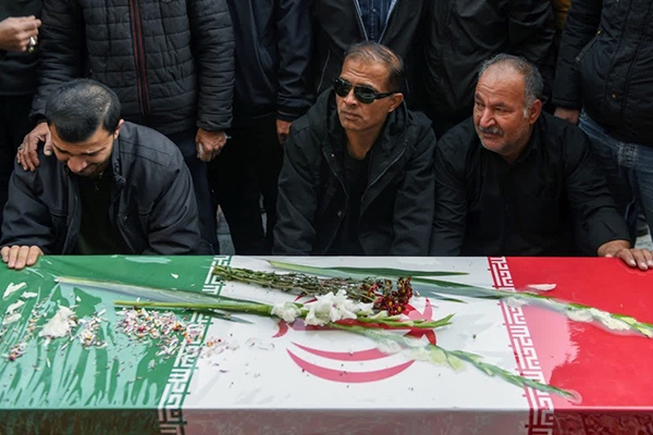 تصاویر/ وداع مردم کرج با شهید «احمدرضا دانش کهن»