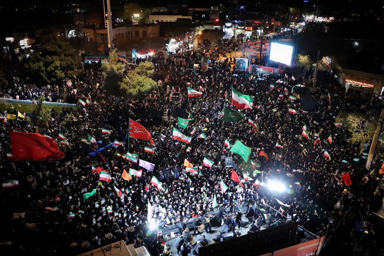 تصاویر/ مراسم شبی با شهدا با حضور پرشور مردم اراک