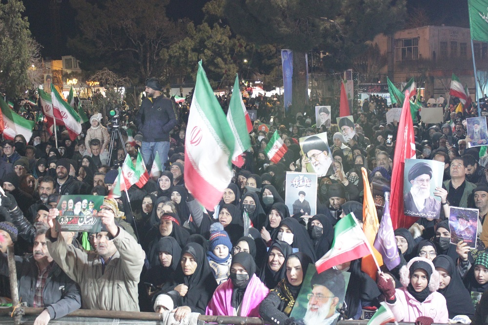 تصاویر/ مراسم شبی با شهدا با حضور پرشور مردم اراک