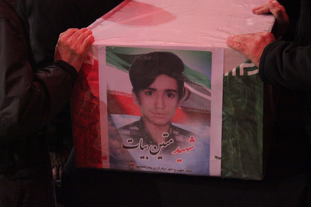 تصاویر/ آخرین دیدار خانواده‌ها با پیکر پاک شهیدان والامقام در اراک