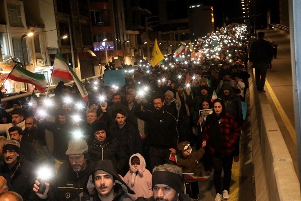 فیلم / تشییع پیکر سه شهید تجاوز آمریکایی_ صهیونیستی در شهرکرد