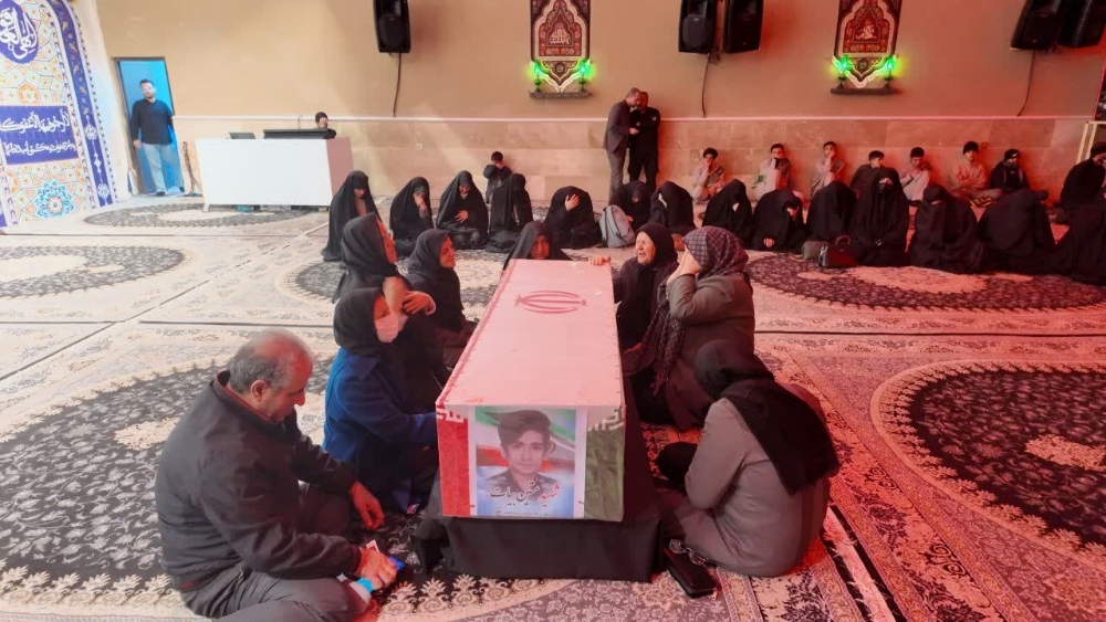 فیلم/ وداع خانواده سه شهید اقتدار و امنیت در موکب شهدای گمنام اراک