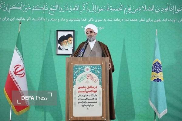 امام جمعه سمنان: ملت ایران میدان را خالی نخواهد کرد