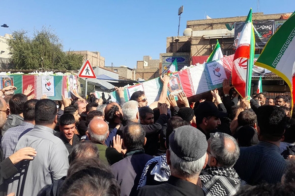 حمایت قاطع خوزستانی‌ها از نیرو‌های مسلح در تشییع شهدا