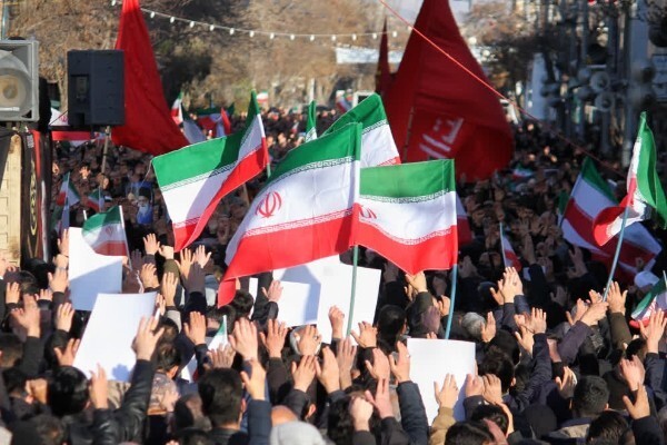 فیلم/ حماسه حضور زینبی بانوان زنجانی در عزای امام شهید