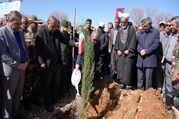 نهال کاری «سرو ایران» به یاد رهبر شهید در کهگیلویه و بویراحمد