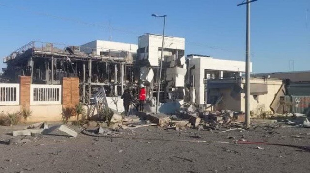 حمله هوایی به یک واحد تولیدی در شهر صنعتی کاوه/ دو کارگر زخمی شدند