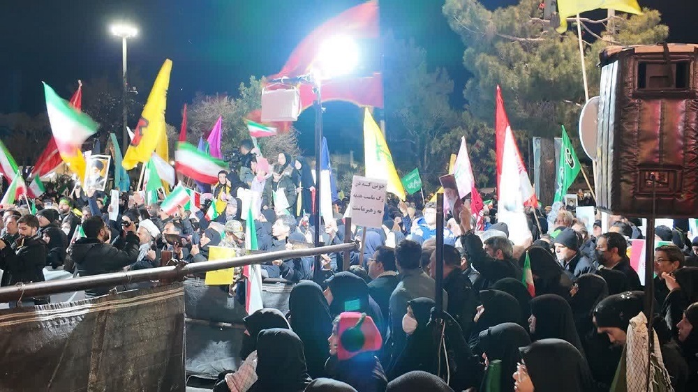 تصاویر/ هفتمین شب از تجمع پرشور مردم در میدان شهدا  اراک