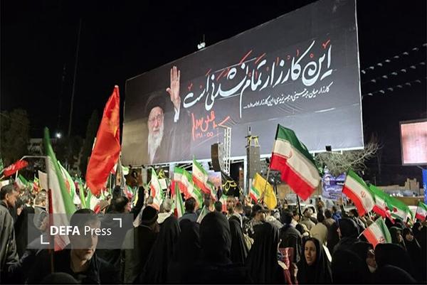 رونمایی از دیوارنگاره جدید میدان امام حسین (ع) شیراز رونمایی از دیوارنگاره جدید میدان امام حسین (ع) شیراز