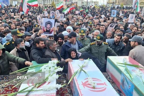 تشییع پیکر ۳ شهید حمله رژیم صهیونیستی و آمریکایی در همدان + تصاویر