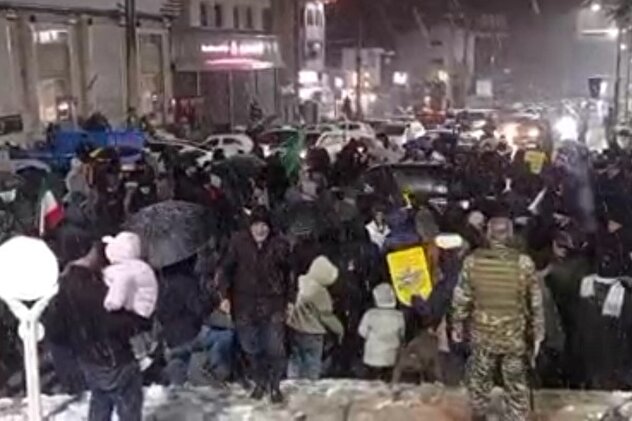 فیلم/ کلاردشت برفی میزبان عزاداران رهبر شهید