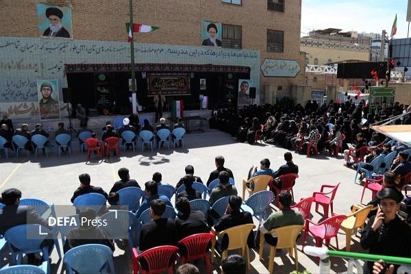 مراسم گرامیداشت دانش‌آموزان شهید «محمدمهدی حسینخانی» و «امیرمحمد احمدی» در کرمان+تصاویر