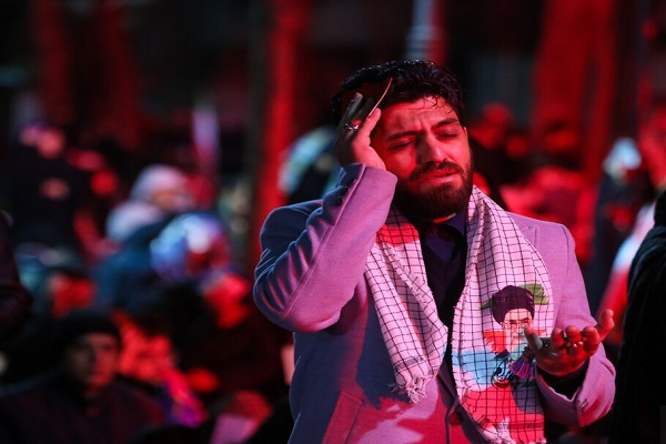 بیعت مردم اصفهان با رهبر انقلاب در نخستین شب قدر؛ نصف جهان سوگوار و امیدوار