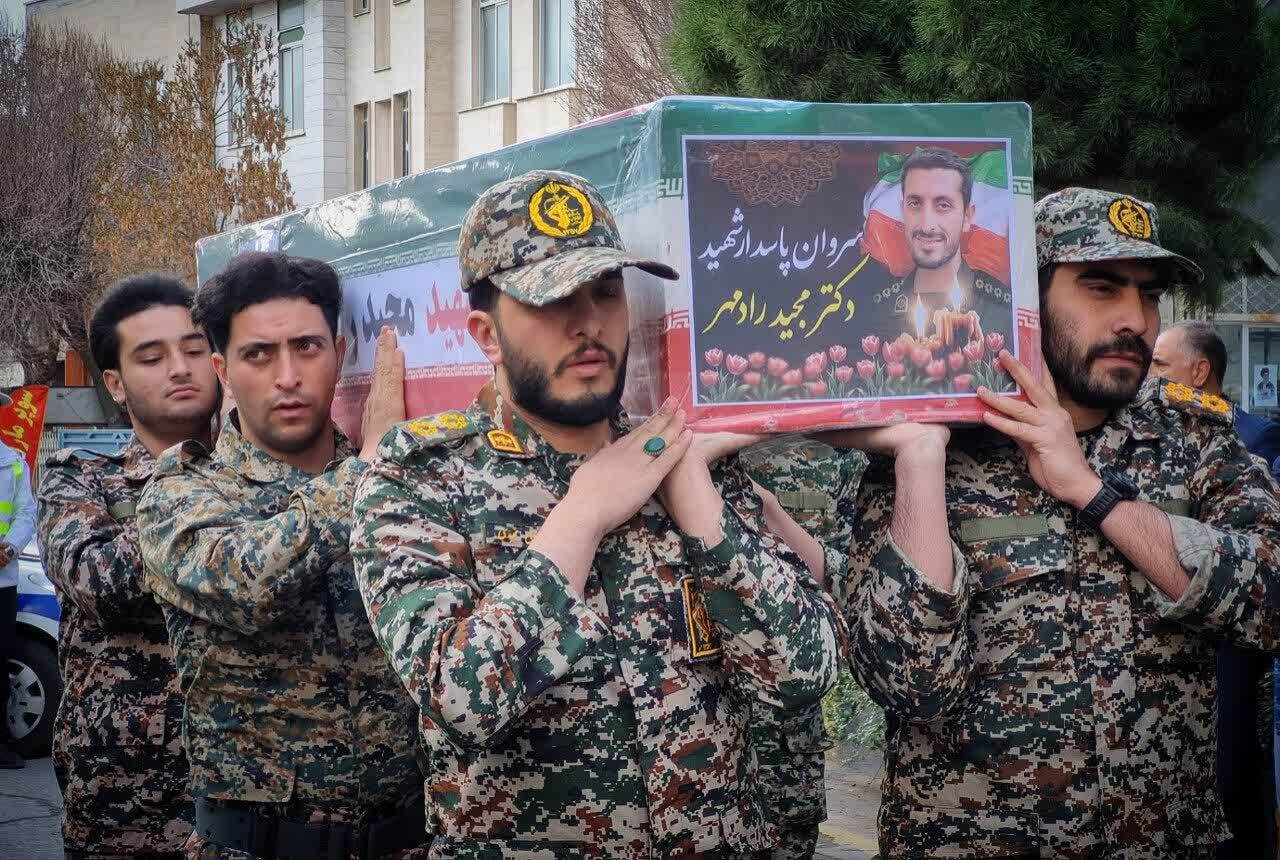 تصاویر/ مراسم تشییع پیکر مطهر سروان پاسدار شهید دکتر مجید رادمهر