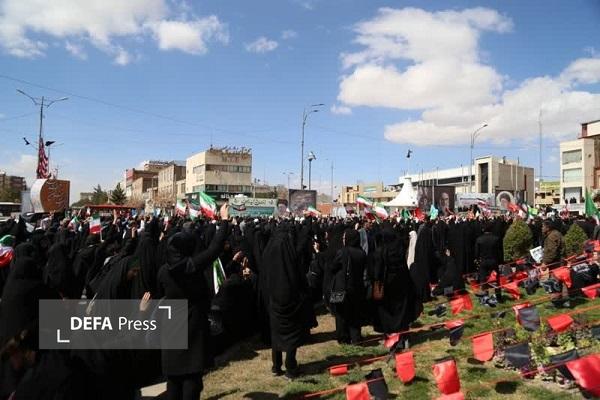 بیعت باشکوه مردم کرمان با امام «سیدمجتبی خامنه‌ای» در میدان آزادی+تصاویر