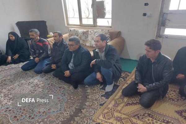 دیدار جمعی از مسولان شهرستان شیروان با خانواده سرباز شهید حملات رژیم غاصب صهیونی و آمریکایی+ تصاویر
