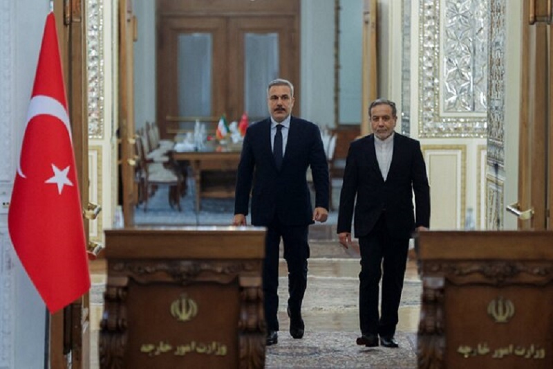 عراقچی: شلیک موشک به ترکیه در دست تحقیق است