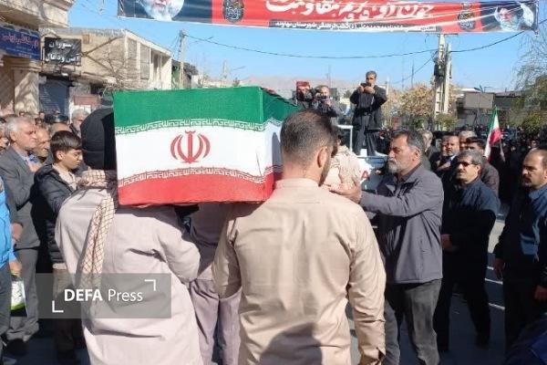 تشییع پیکر پاسدار شهید «رضا گرایی» در نهاوند + تصاویر