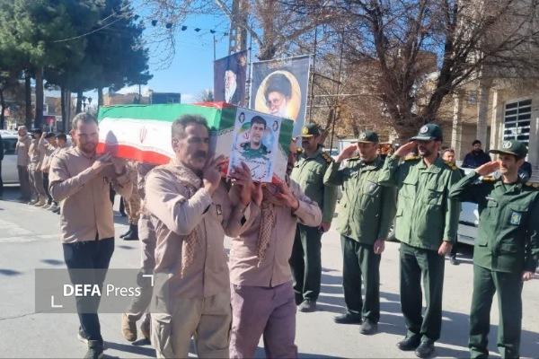 تشییع پیکر پاسدار شهید «رضا گرایی» در نهاوند + تصاویر