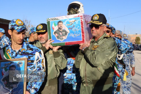 تشییع پیکر سرهنگ خلبان شهید «مهدی فیروزمند» در پایگاه شهید نوژه + تصاویر