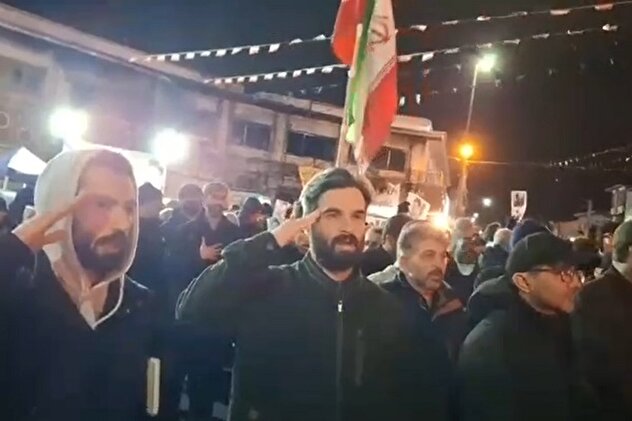 فیلم/ احترام نظامی مردم تنکابن به سرود ملی جمهوری اسلامی