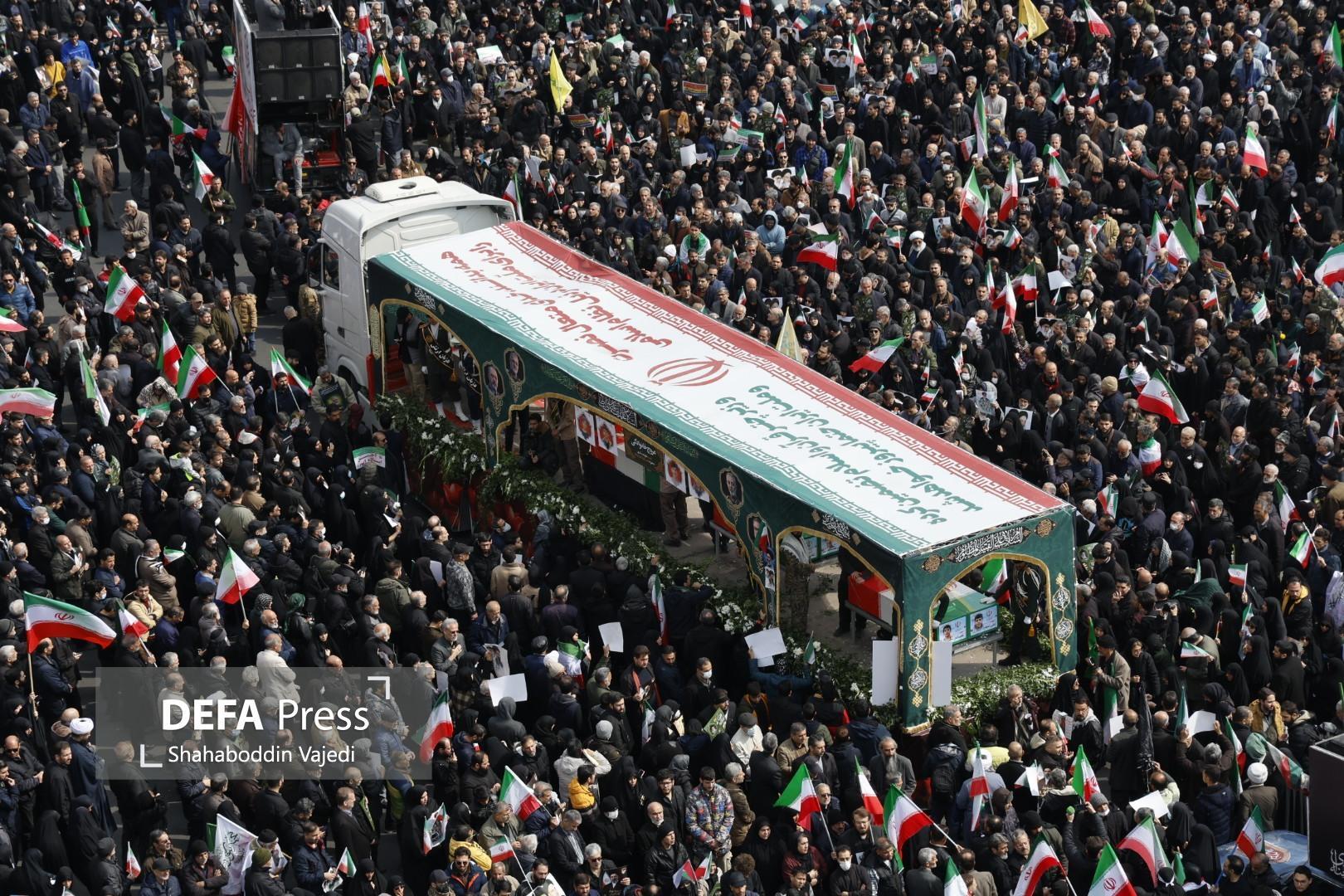 بدرقه حماسی فرماندهان شهید و شهدای مردمی جنگ رمضان در تهران+ تصویر