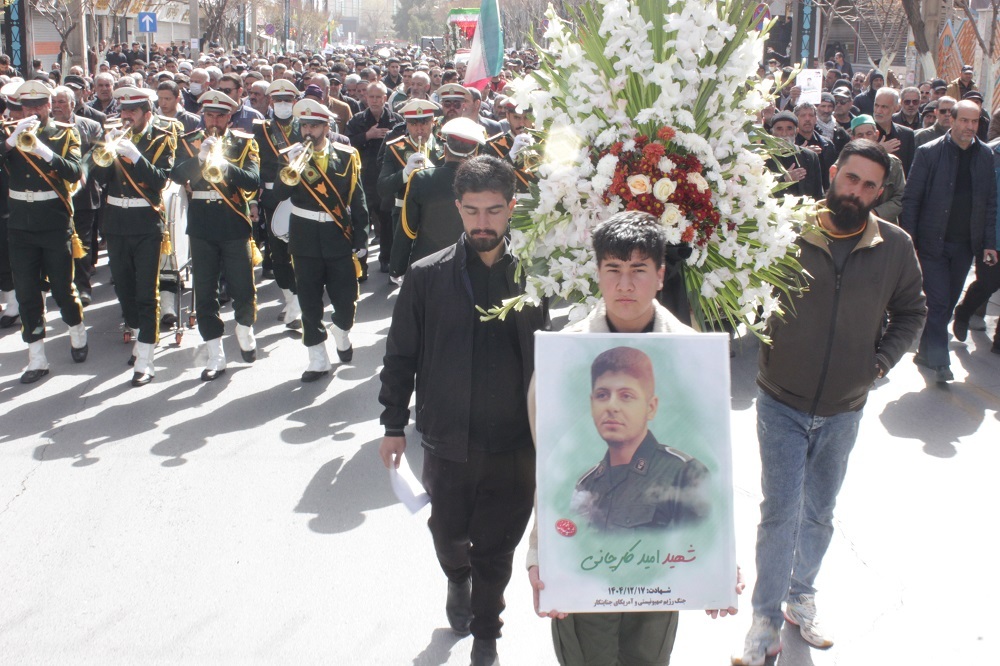 تصاویر/ مراسم تشییع پیکر مطهر شهید امید کارچانی در اراک