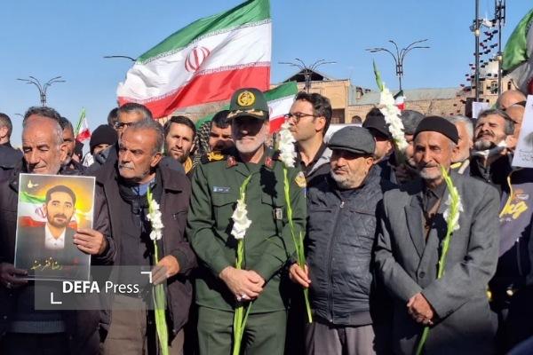 تشییع پیکر ۳ شهید حمله رژیم صهیونیستی و آمریکایی در همدان + تصاویر