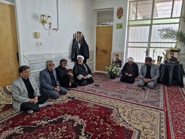 مدیرکل بنیاد شهید کرمان با خانواده  شهید «علی اسمعیلی» دیدار کرد +تصاویر